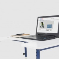 Широкая столешница дает много места для работы и игр