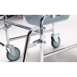 Кресло-каталка с санитарным оснащением Dayang DY02695