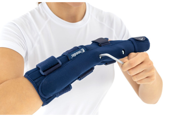 Регулировка положения при помощи имбусного ключа.