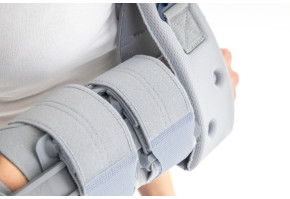 Самоклеящиеся лямки c застежками-липучками.