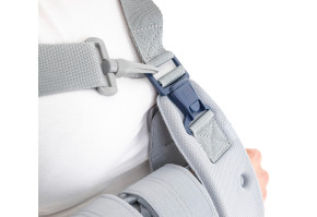 Множество пряжек для удобного использования.