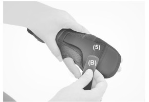 4) Прикрепите ремешок вокруг пястных костей со стороны ладони