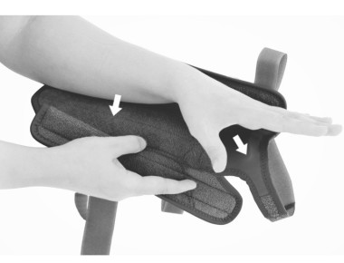 2) При необходимости выньте из кармана подушечку