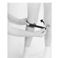 2) Проденьте ремень через пряжку (1) и закрепите липучку (2)