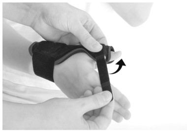 3) Обведите поясок вокруг большого пальца