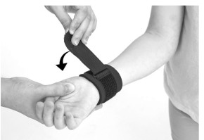 4) Закрепите на липучке