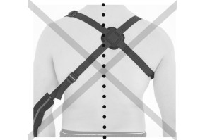  9) Крестовина должна быть размещена ровно между лопаток