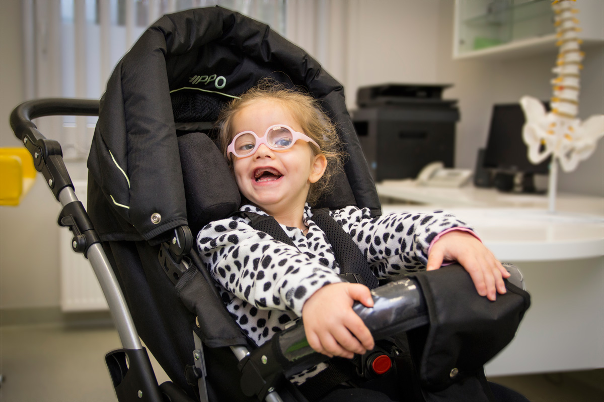 Инвалидность ребенку дцп. Коляска Hippo 2 для ДЦП. Церебральный паралич ДЦП. Коляска ИПСИ ДЦП. Кресло-коляска Гиппо.